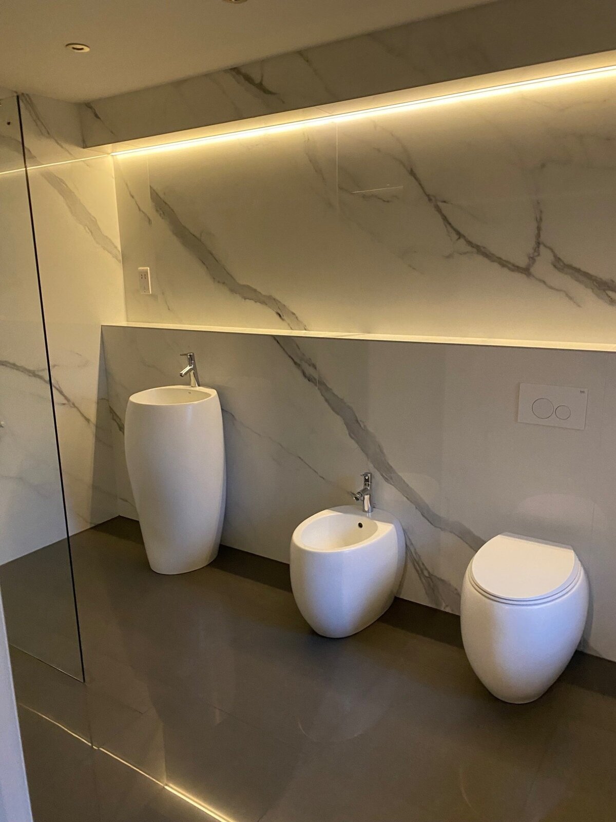 Full height Porcelanosa tiled bathroom suite